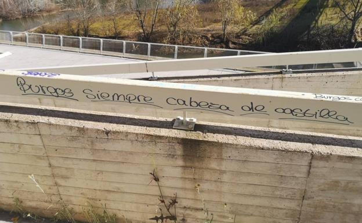 Pintada realizada por los menores burgaleses en Valladolid. 