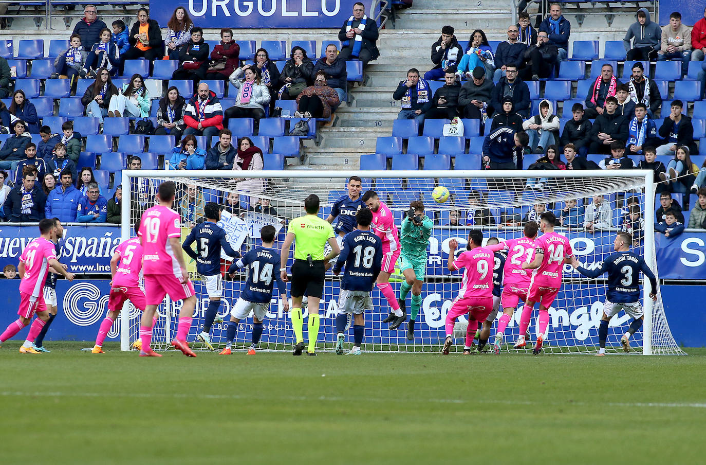 Imagenes de la victoria del Burgos CF ante el Real Oviedo este domingo en el Carlos Tartiere