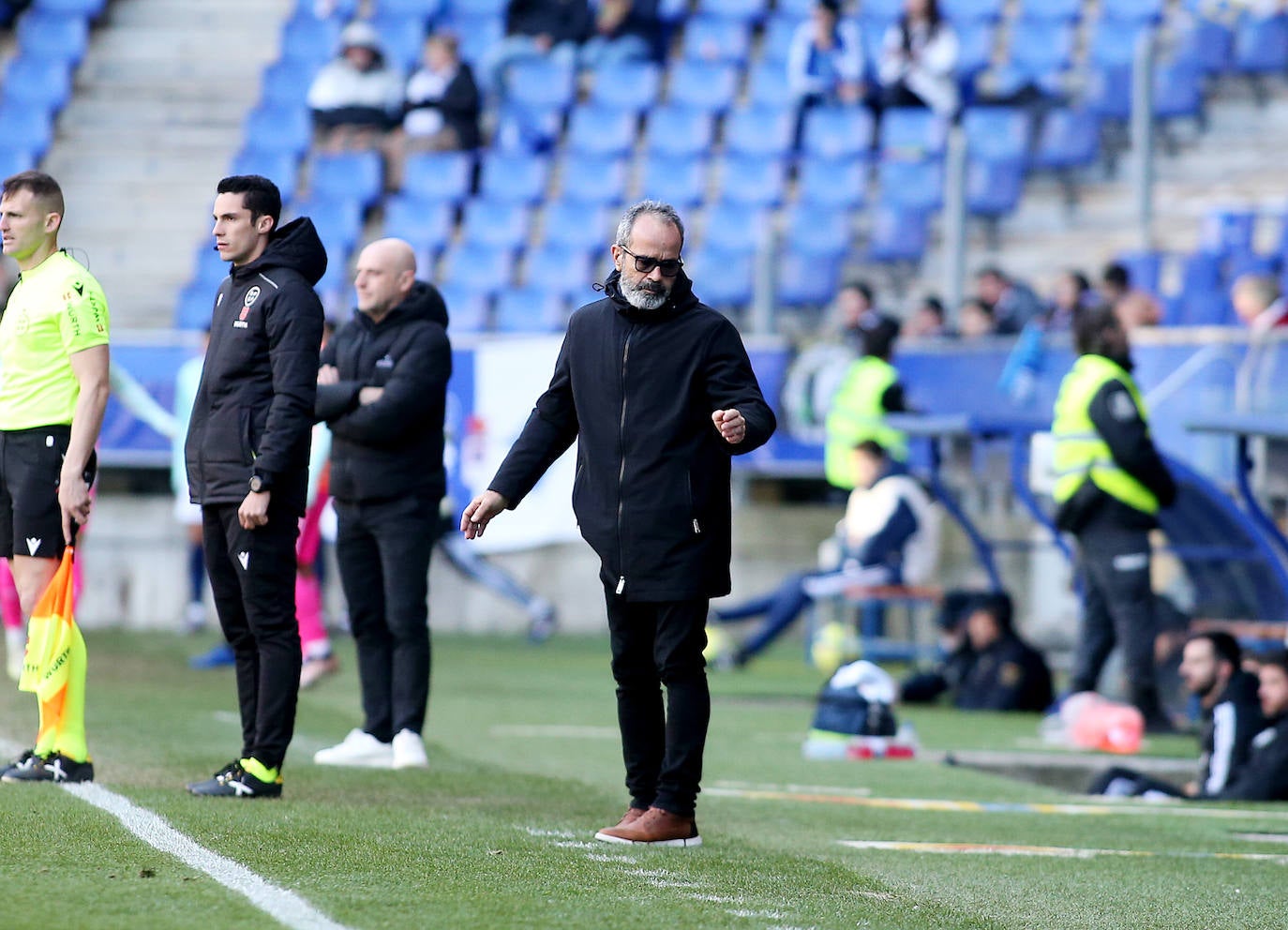 Imagenes de la victoria del Burgos CF ante el Real Oviedo este domingo en el Carlos Tartiere