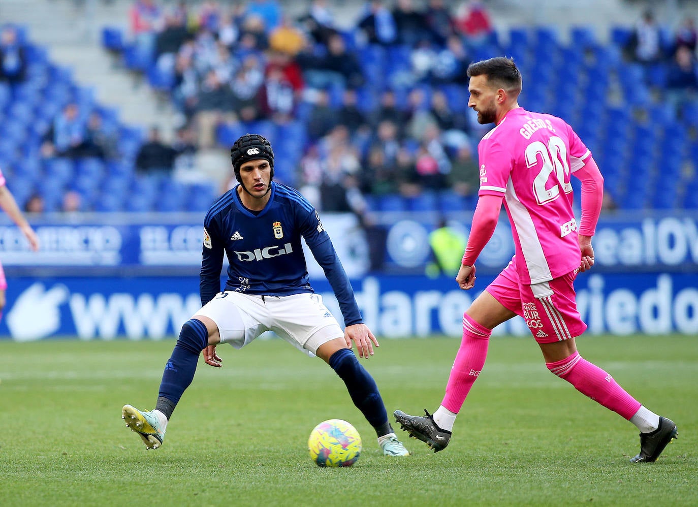 Imagenes de la victoria del Burgos CF ante el Real Oviedo este domingo en el Carlos Tartiere