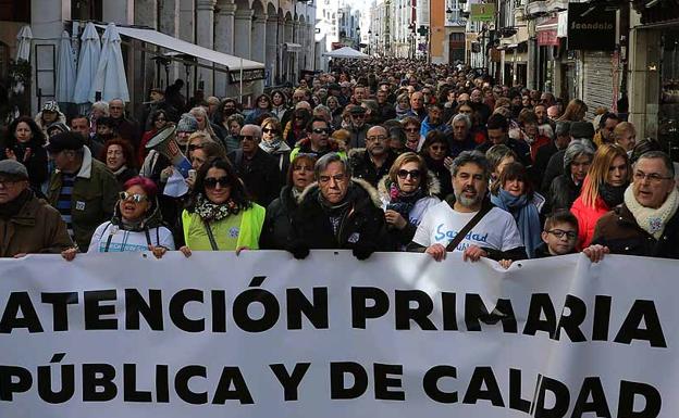 Más de 10.000 personas gritan desde Burgos contra los recortes en Atención Primaria