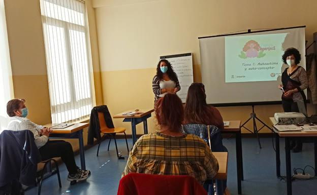 Seis mujeres de Arlanza participan en un taller de empoderamiento impulsado por Salud Mental Aranda