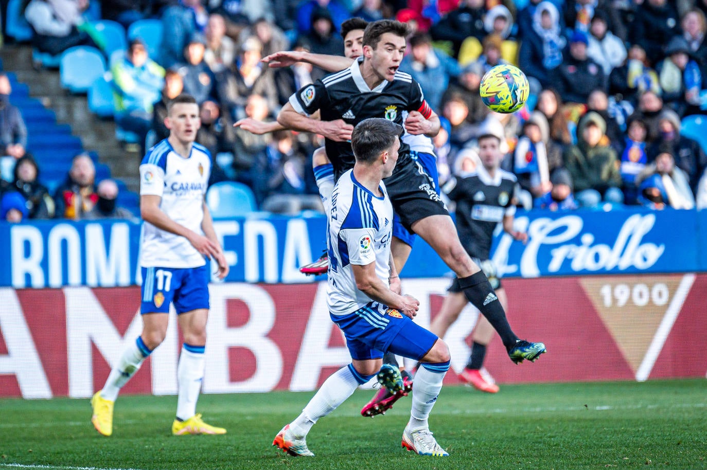 Fotos: El Burgos CF araña un punto en La Romareda