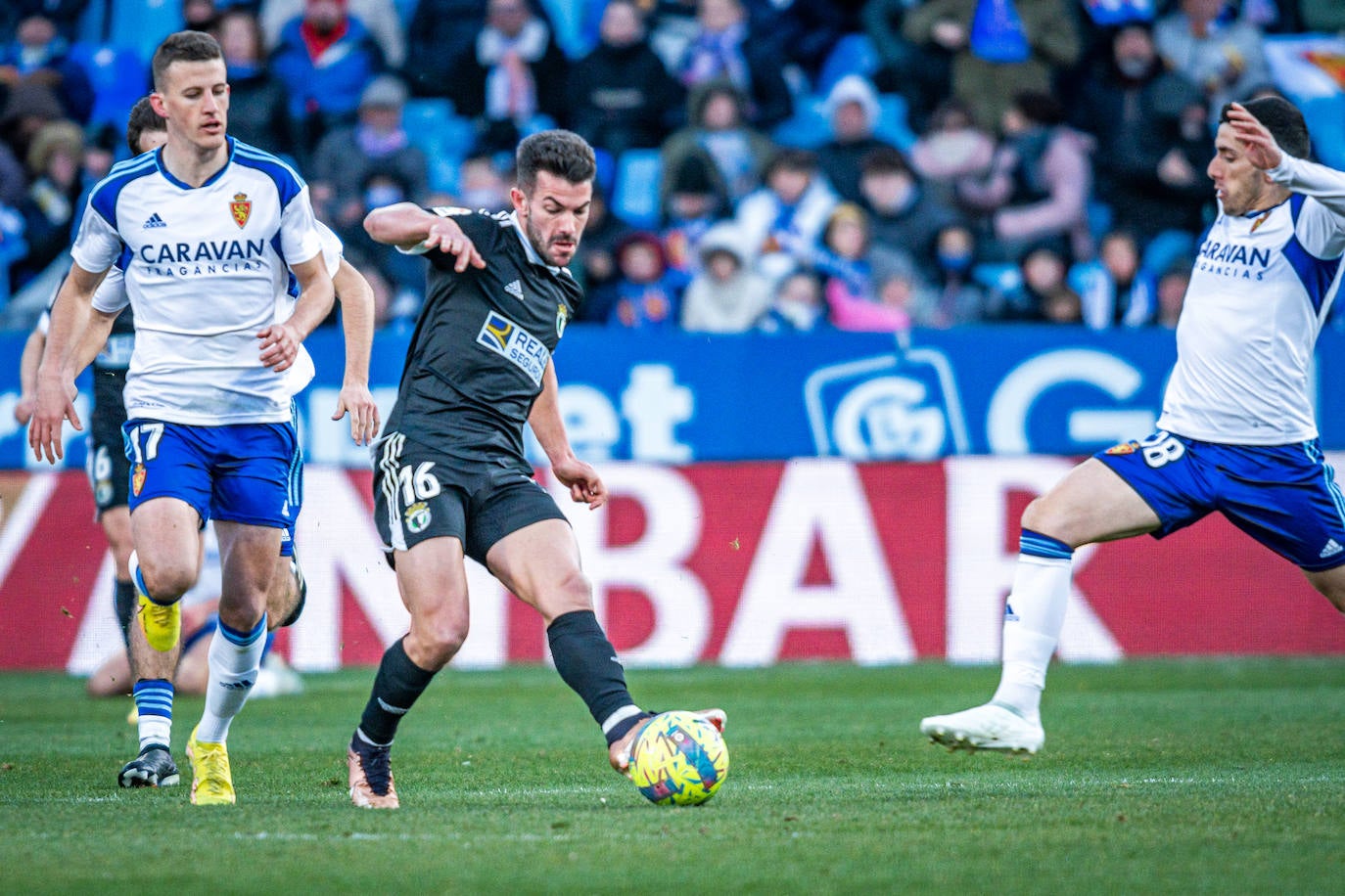 Fotos: El Burgos CF araña un punto en La Romareda