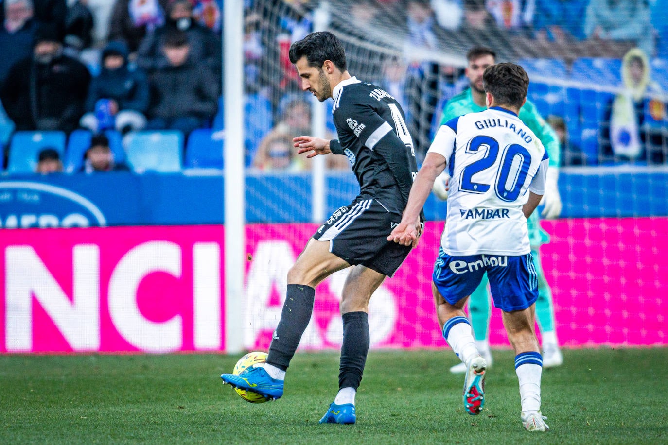 Fotos: El Burgos CF araña un punto en La Romareda