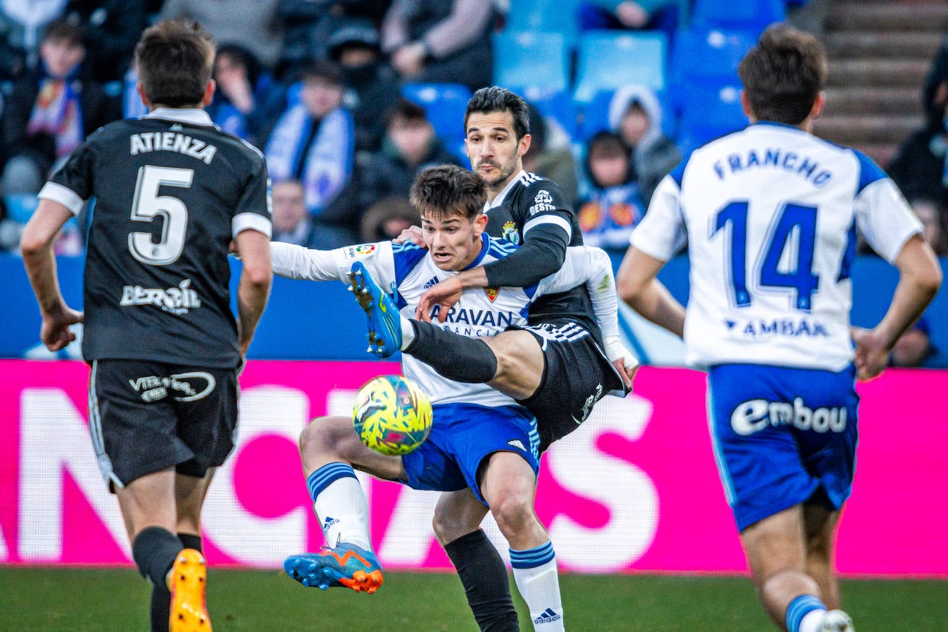 Fotos: El Burgos CF araña un punto en La Romareda