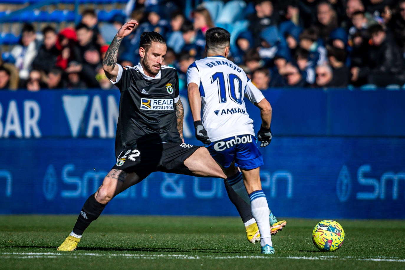 Fotos: El Burgos CF araña un punto en La Romareda