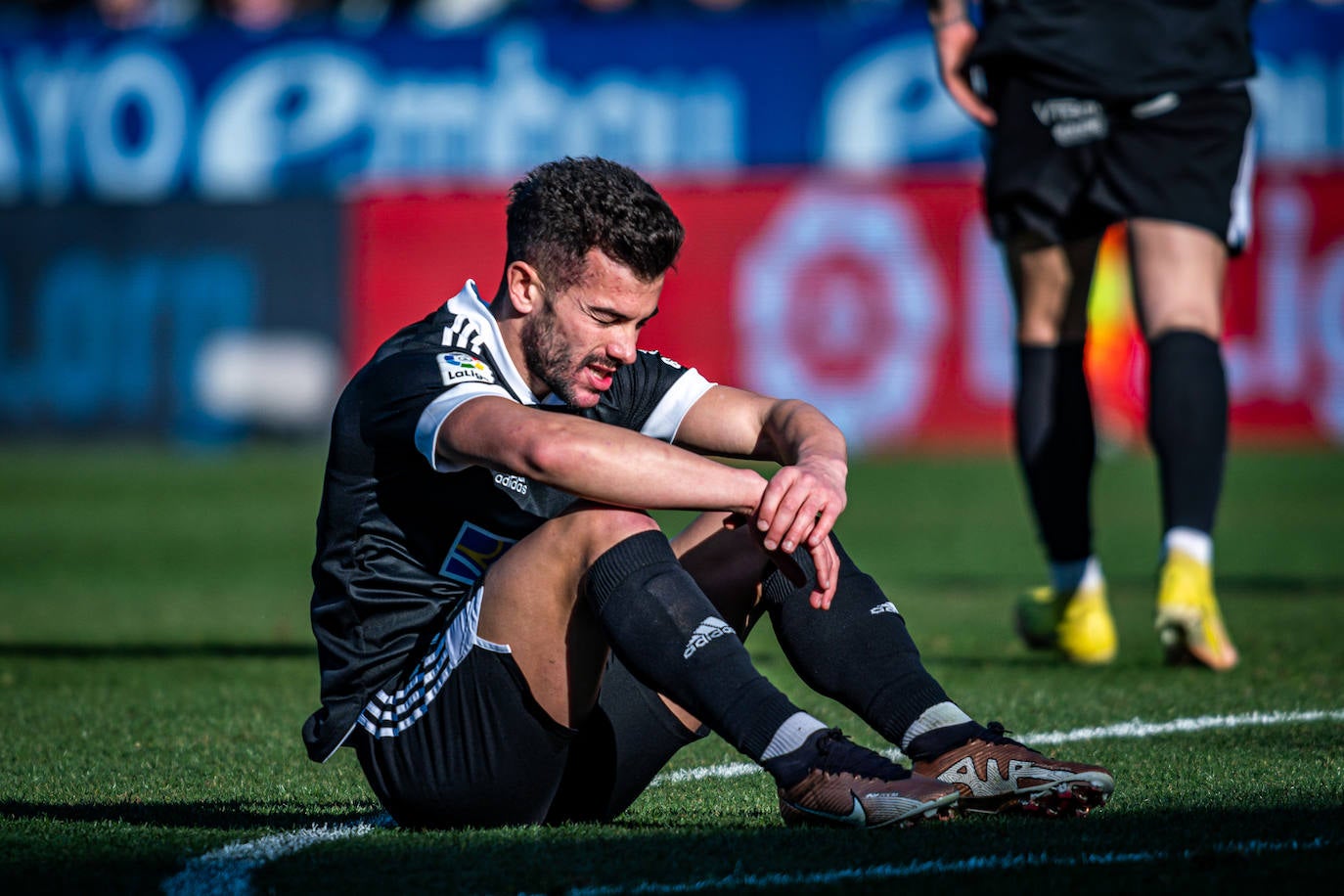 Fotos: El Burgos CF araña un punto en La Romareda