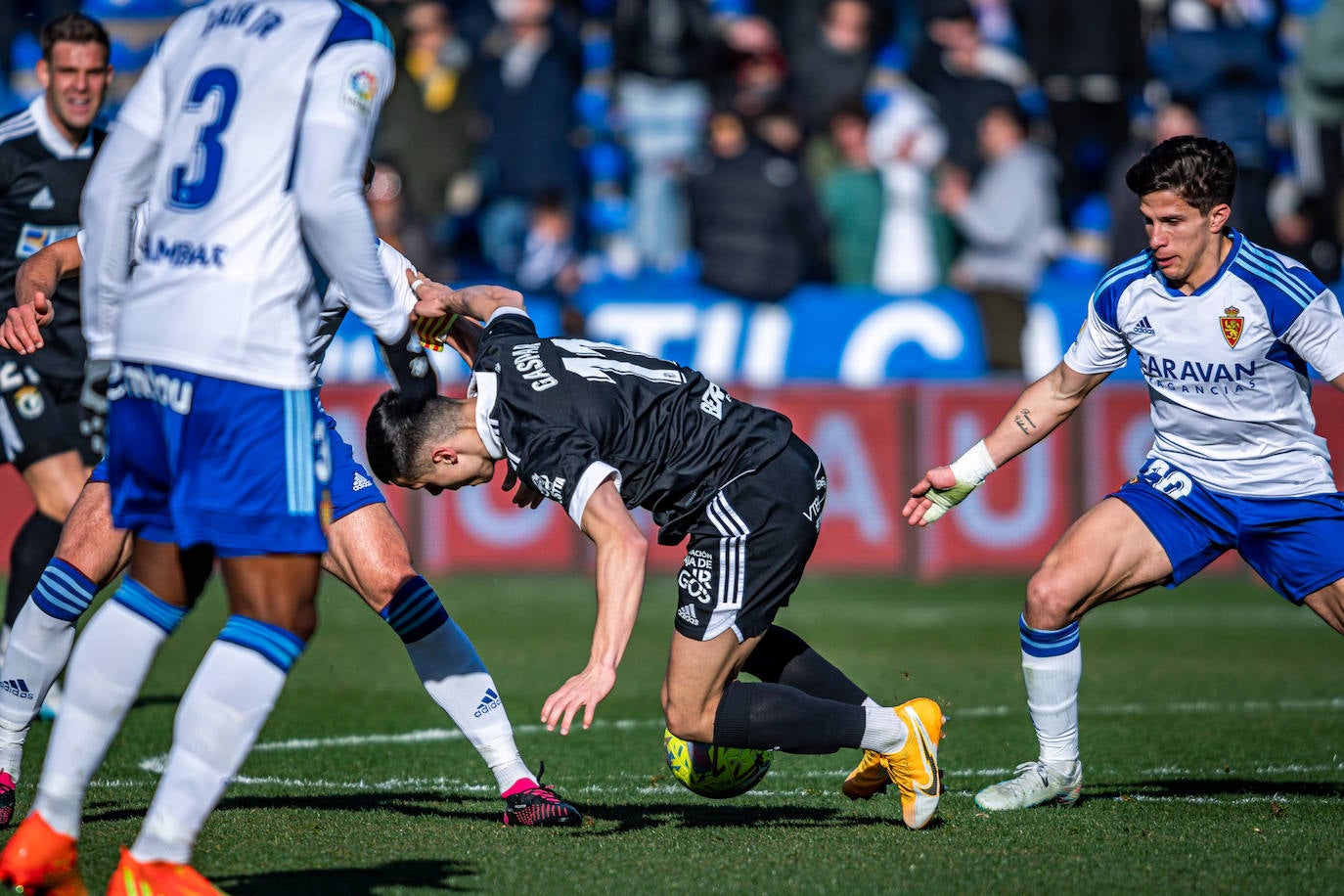 Fotos: El Burgos CF araña un punto en La Romareda