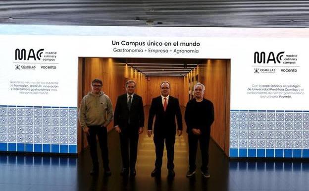 El chef Andoni Luis Aduriz; Ignacio Ybarra, presidente de Vocento; Enrique Sanz, rector de la Universidad Pontifica Comillas y el chef Ferran Adrià