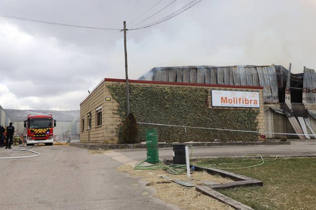 Fotos: Los Bomberos de Burgos intervienen en el incendio de Molifibra