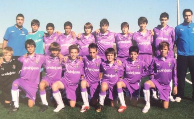 Equipo infantil que integraron Anuar (arriba, el tercero por la izquierda) y Calero (abajo, el quinto por la izquierda) junto a Guille Vallejo (arriba, el segundo por la izquierda) e Iván Alejo (abajo, el primero por la derecha).