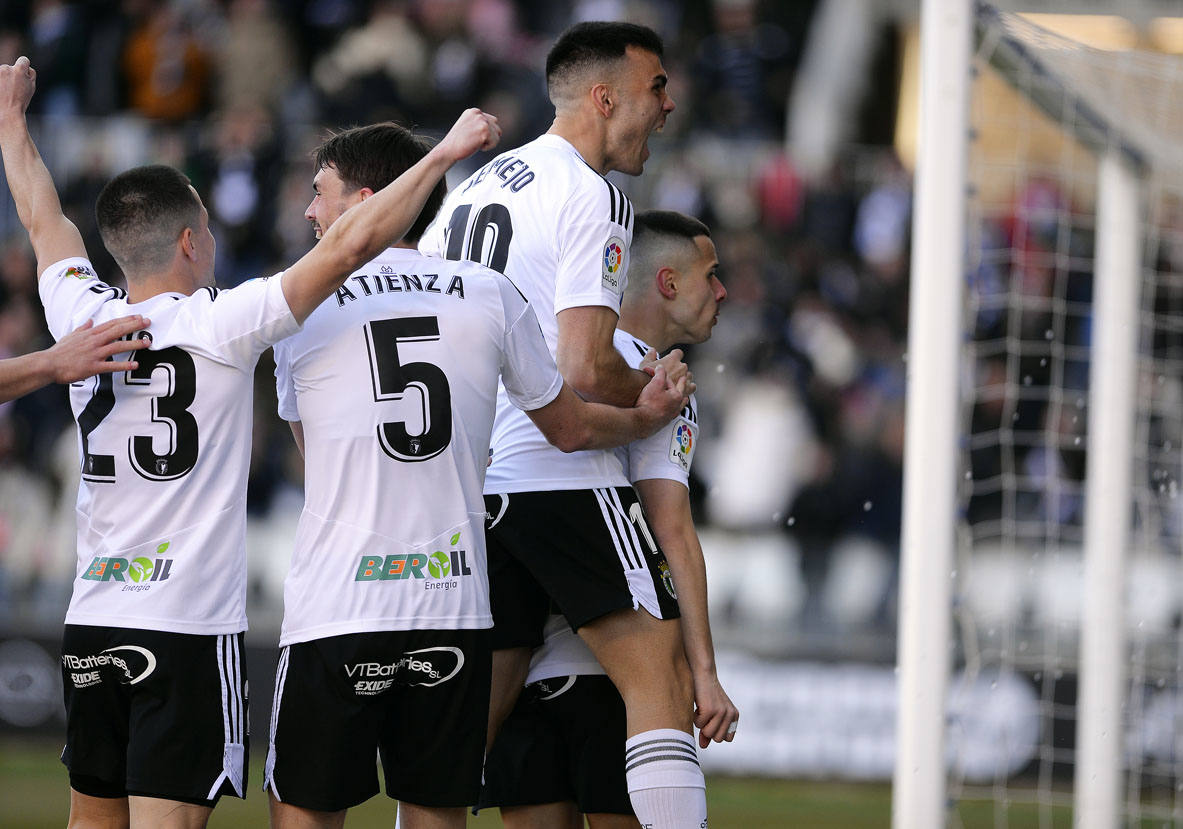 Imágenes de la derrota del Burgos CF ante el Granada CF este sábado en El Plantío