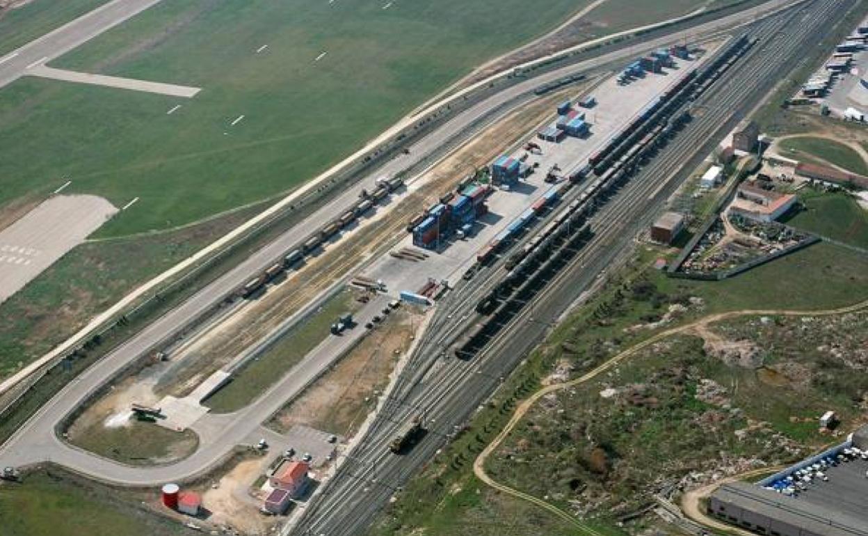 Imagen aérea de las instalaciones del puerto seco de Villafría. 