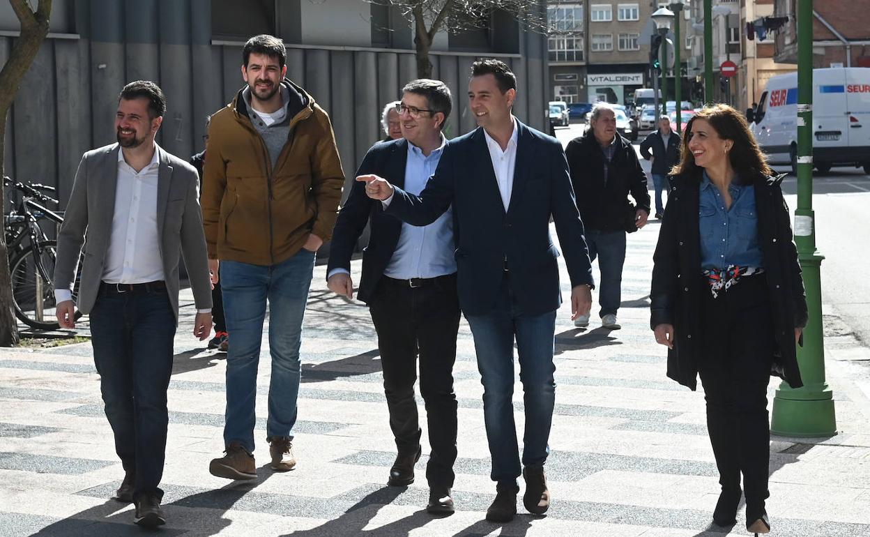 Presentación de la candidatura al Ayuntamiento de Burgos de Daniel de la Rosa, arropado por Luis Tudanca, Patxi López y Esther Peña.