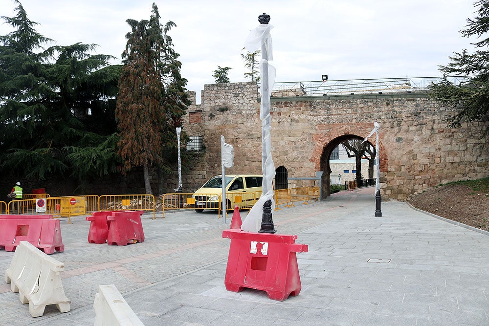 Fotos: Obras en la muralla anexa al Arco de San Martín