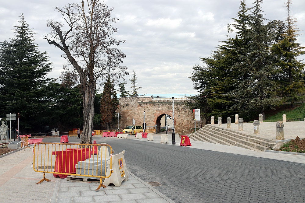 Fotos: Obras en la muralla anexa al Arco de San Martín