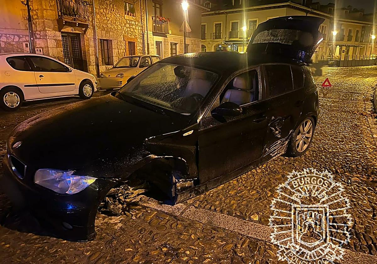 Vehículo que se estrellaba en Burgos y cuyo conductor arrojaba positivo en alcoholemia.