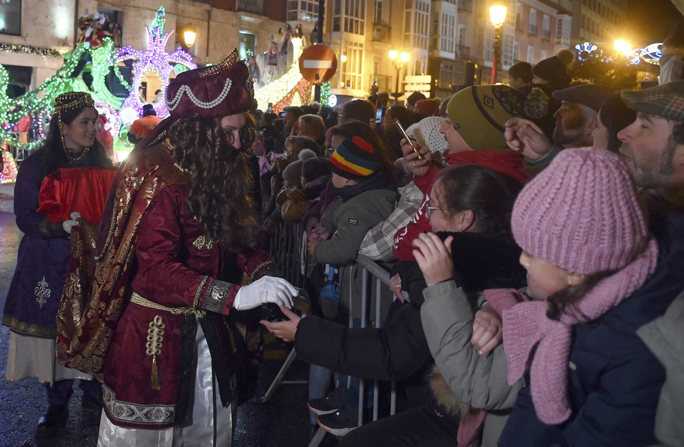 Los Reyes reparten ilusión por las calles de Burgos