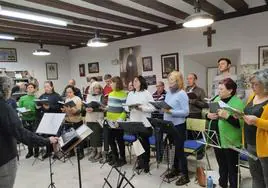 El coro de Fuentearmegil que se desplazará a Roma para cantar en el Vaticano.