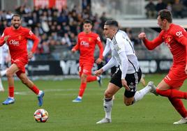 Espiau, disputando un balón en el partido de Copa frente al Mallorca.