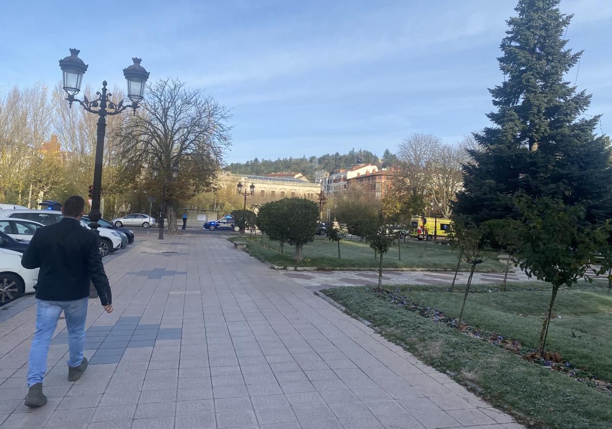 Gente paseando por el centro de Burgos