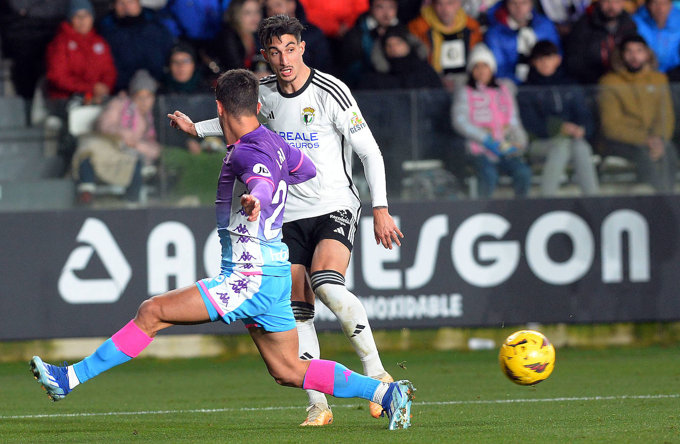 La victoria del Burgos CF en el derbi castellano, en imágenes