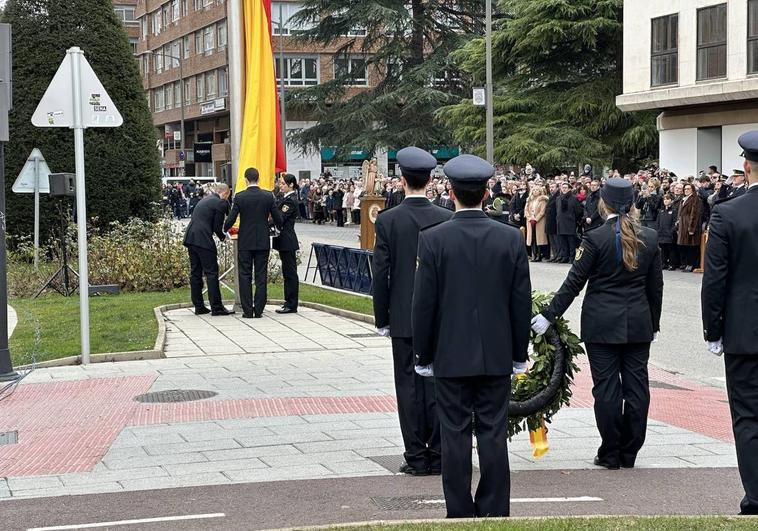 Acto de izado de bandera de la Policía Nacional celebrado este sábado en la Avenida de la Paz de Burgos