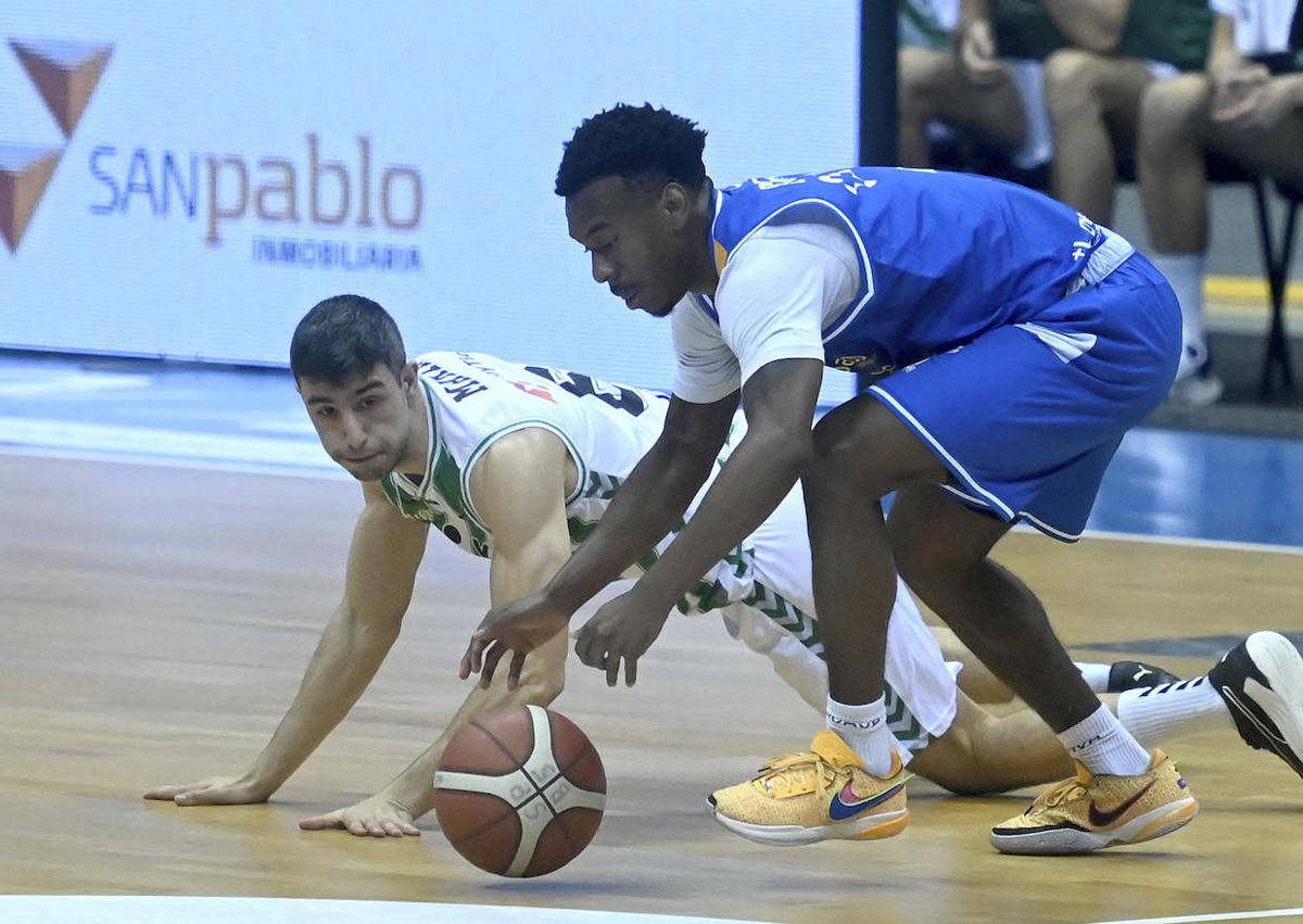 Imagen secundaria 1 - Encuentro entre el Longevida San Pablo Burgos y el Real Betis Baloncesto. 