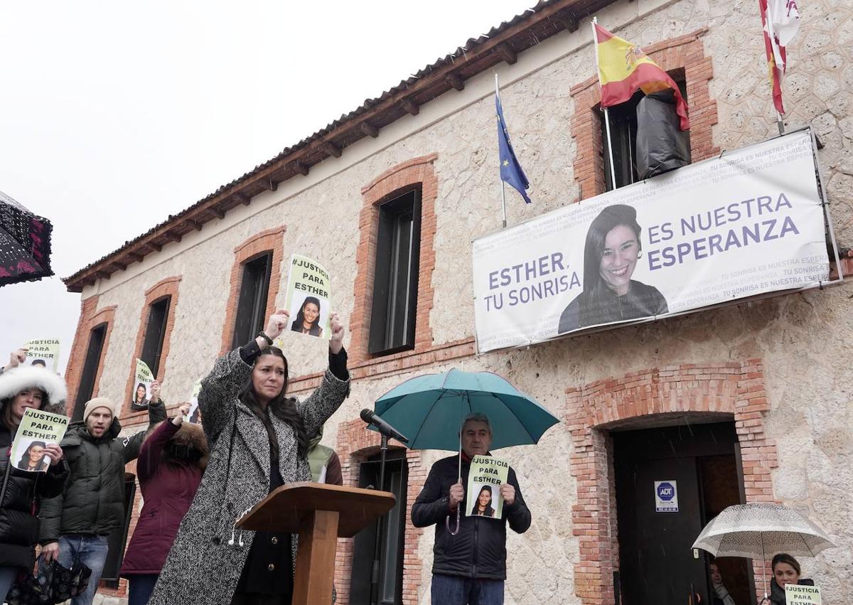 Imagen secundaria 1 - Acto en recuerdo y para pedir justicia por la muerte de Esther López. 