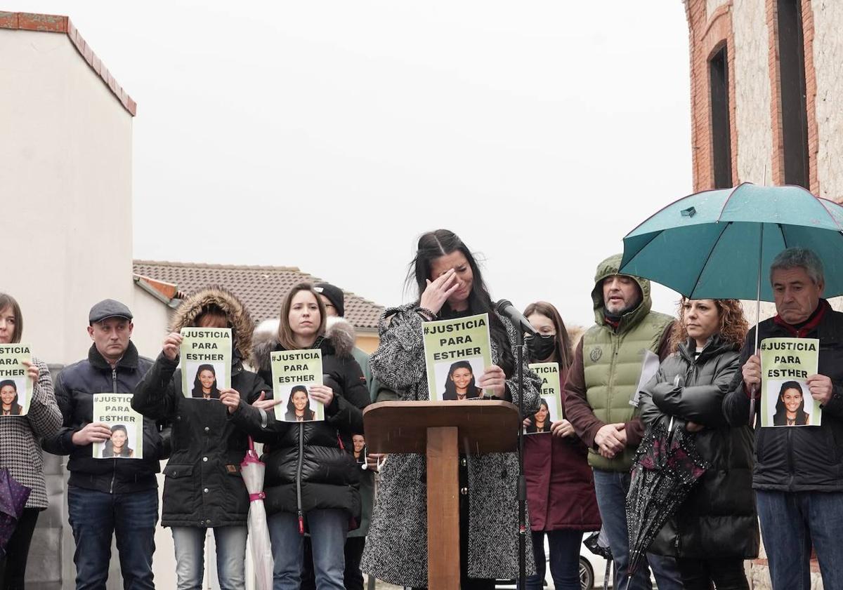 Imagen principal - Acto en recuerdo y para pedir justicia por la muerte de Esther López. 