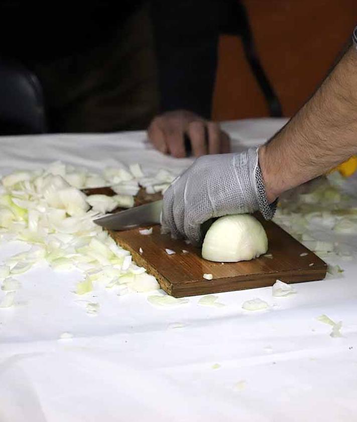 Imagen secundaria 2 - Pimientos, ajos y cebolla, ingredientes de la receta de los titos. 