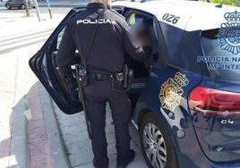 Imagen de archivo de la Policía Nacional de Burgos efectuando una detención.