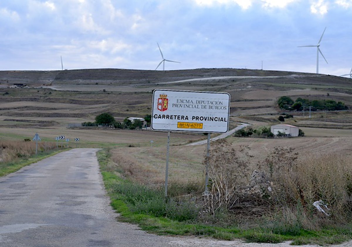 Señalización vertical de una carretera provincial.