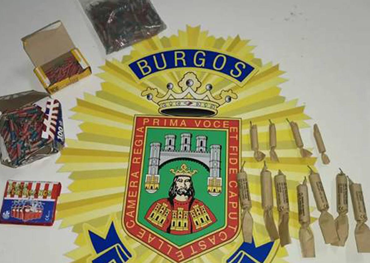 Imagen secundaria 1 - Objetos intervenidos por la Policía Local de Burgos.