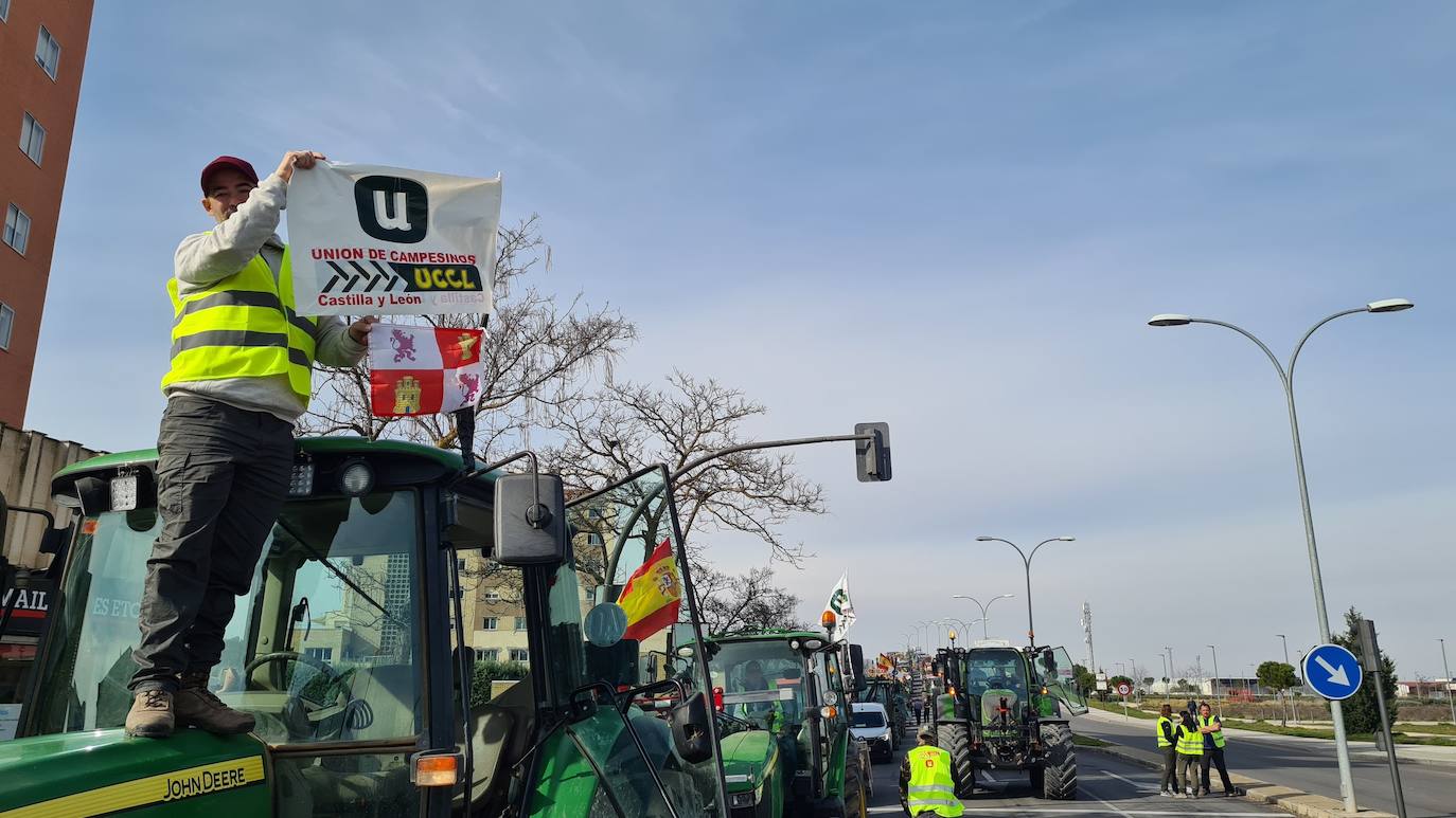 La tractorada en Aranda de Duero, en imágenes