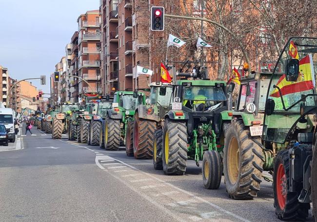 Tractores por el centro de Aranda de Duero.