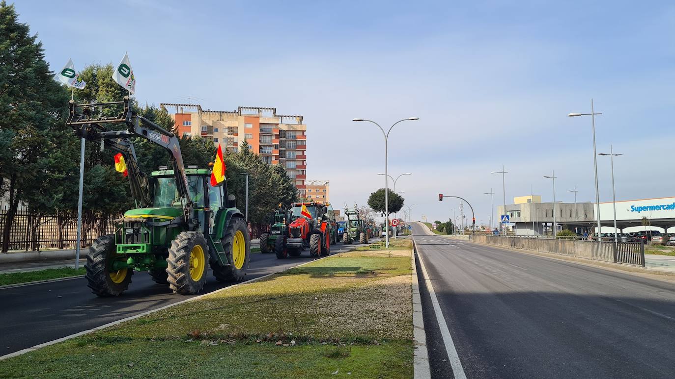 La tractorada en Aranda de Duero, en imágenes