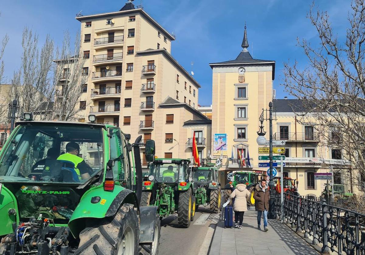 La tractorada en Aranda de Duero, en imágenes