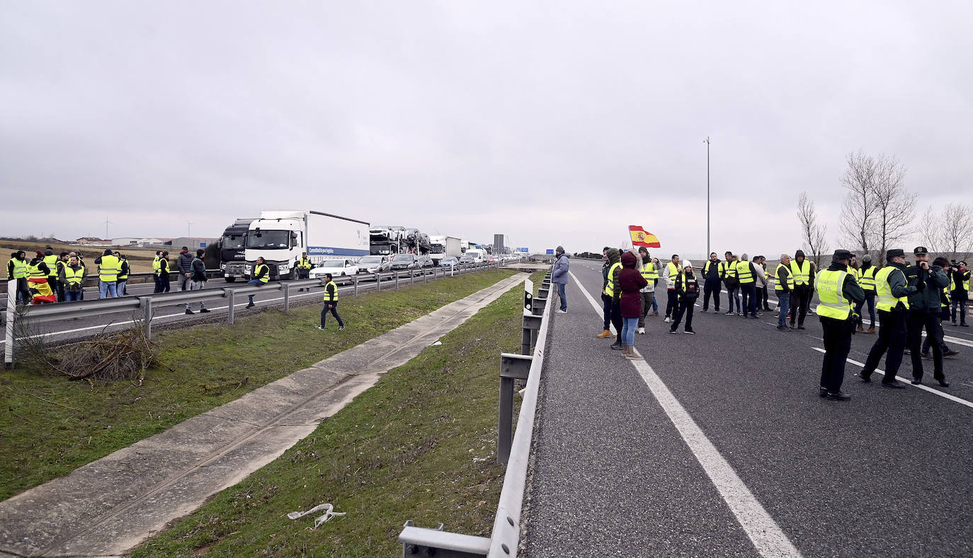 El segundo día de protestas con tractores en Burgos, en imágenes