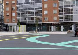 La Plaza Santiago se ha repavimentado pero las goteras persisten.