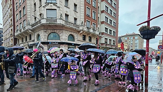 La lluvia no aguó la fiesta del Carnaval infantil en Miranda de Ebro