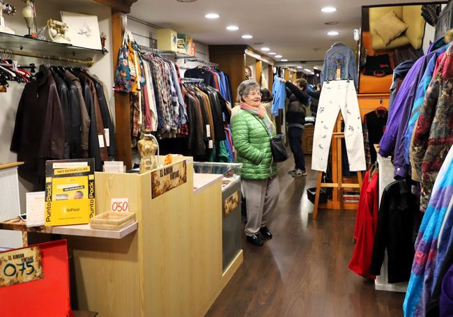 Interior de la tienda Rincón Vintage en Burgos.