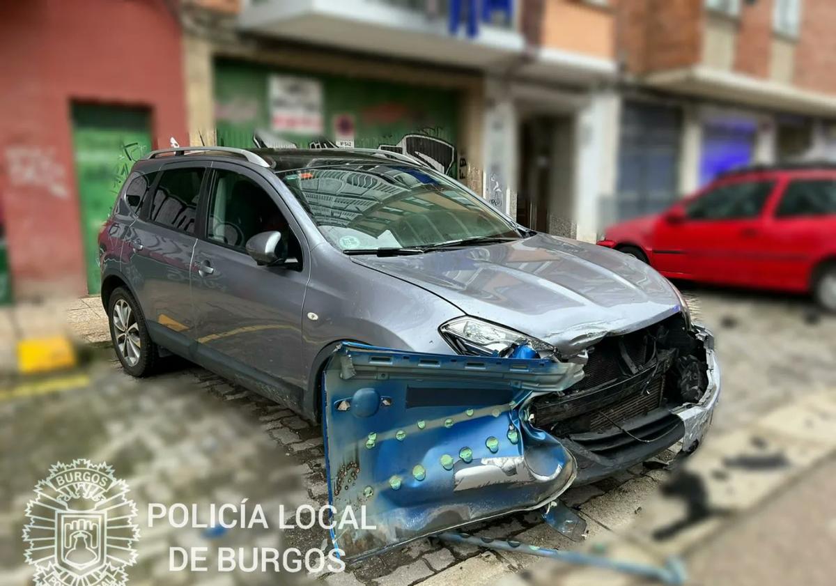 Imagen principal - Estado de los coches tras el accidente. 