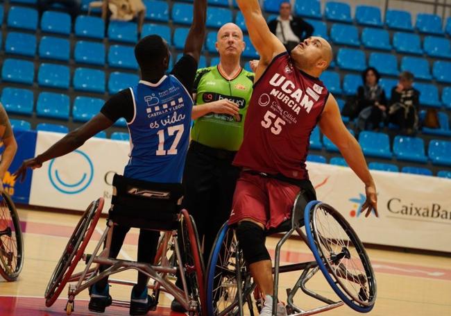 Partido entre el UCAM Murcia BSR y el Servigest.