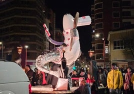 La carroza de 'Don Sardino Cocinero' recorrió las calles de Miranda