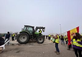 La tractorada de Aranda colapsa la N-122 entre Aranda y La Vid