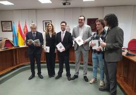 Presentación del libro del libro 'Cancionero Popular de Aranda de Duero' en el Ayuntamiento.