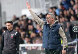 Jon Pérez Bolo, dirigiendo un partido en El Plantío.