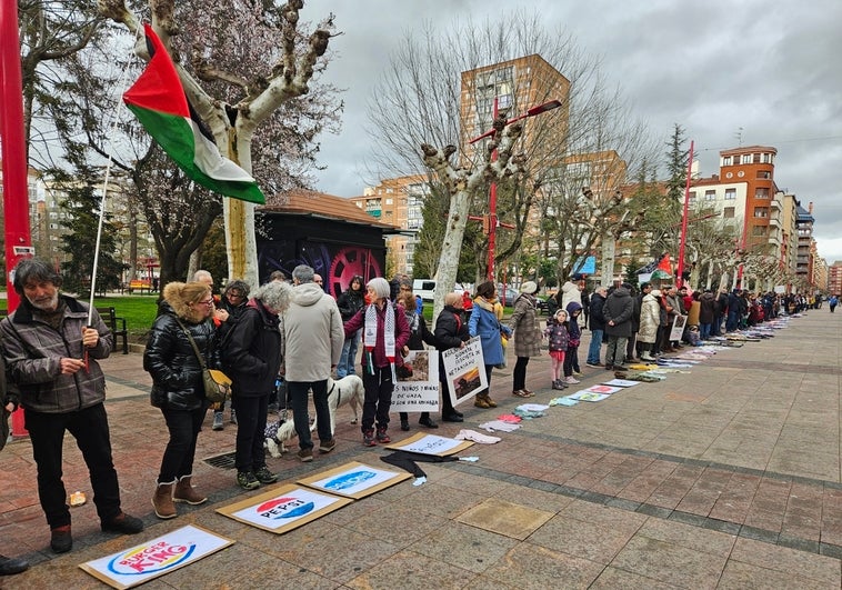 Centenares de personas se han sumado a la cadena humana por Palestina